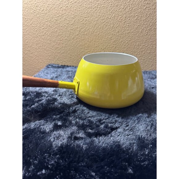 Vintage Shachi Enameled Saucepan With Wooden Handle Yellow - Picture 4 of 7